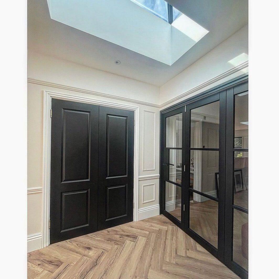 Black Heritage 4 Door Roomfold Grande (2 + 2 x 686mm Doors)